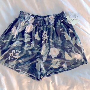NWT TFT Floral pull on short